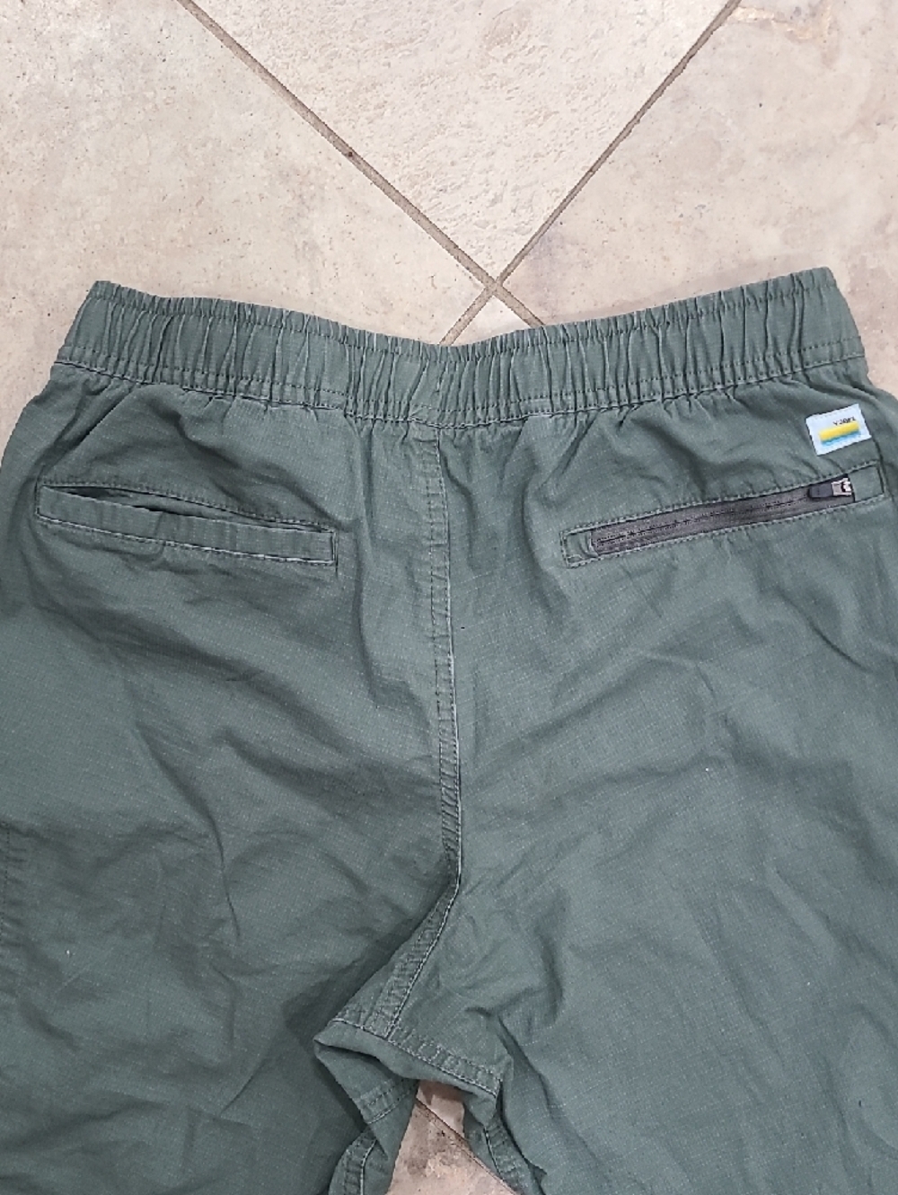 Vuori Olive Green Drawstring Cargo Joggers for Men - Picture 4 of 8